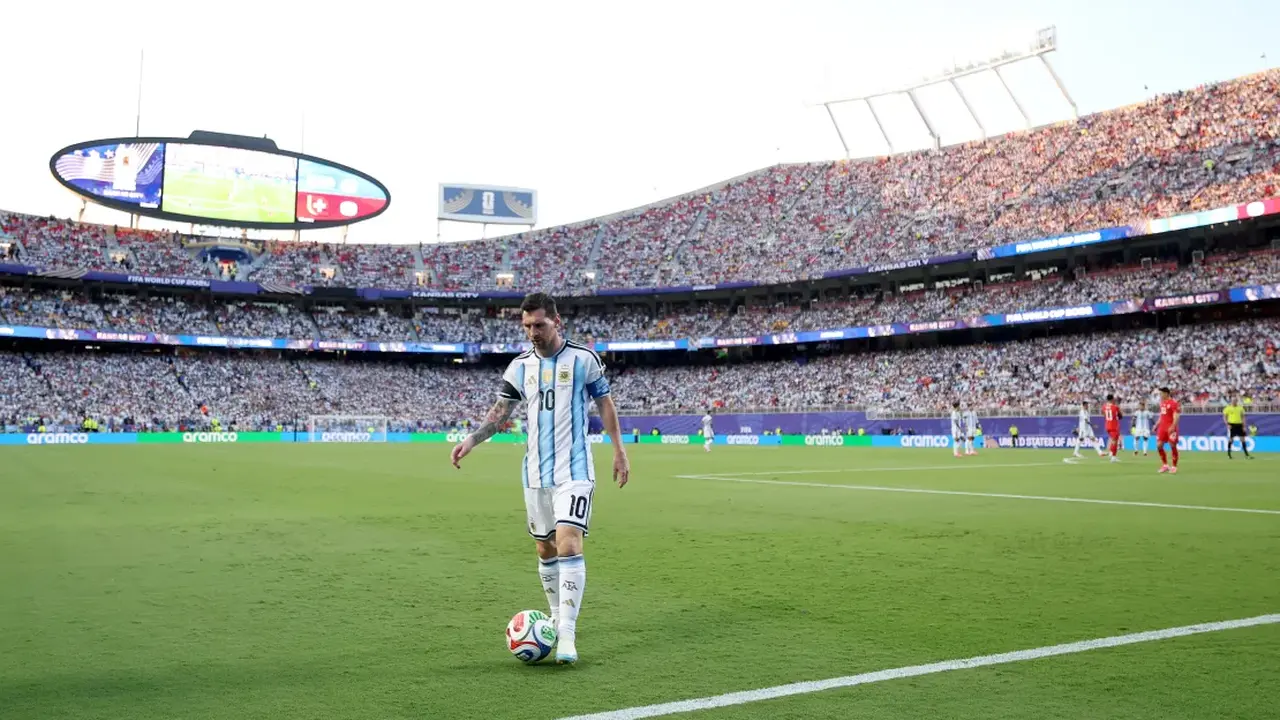 القنوات التي ستبث مباراة الأرجنتين وإنجلترا في كأس العالم